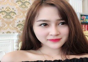 Cưỡi ngựa là một trò chơi mà em học sinh thích chơi